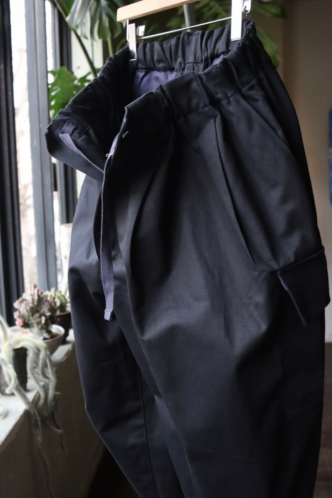イズネス23SS バルーンカーゴパンツ BALLOON CARGO EZ PANTS(1004AWPT04)NAVY