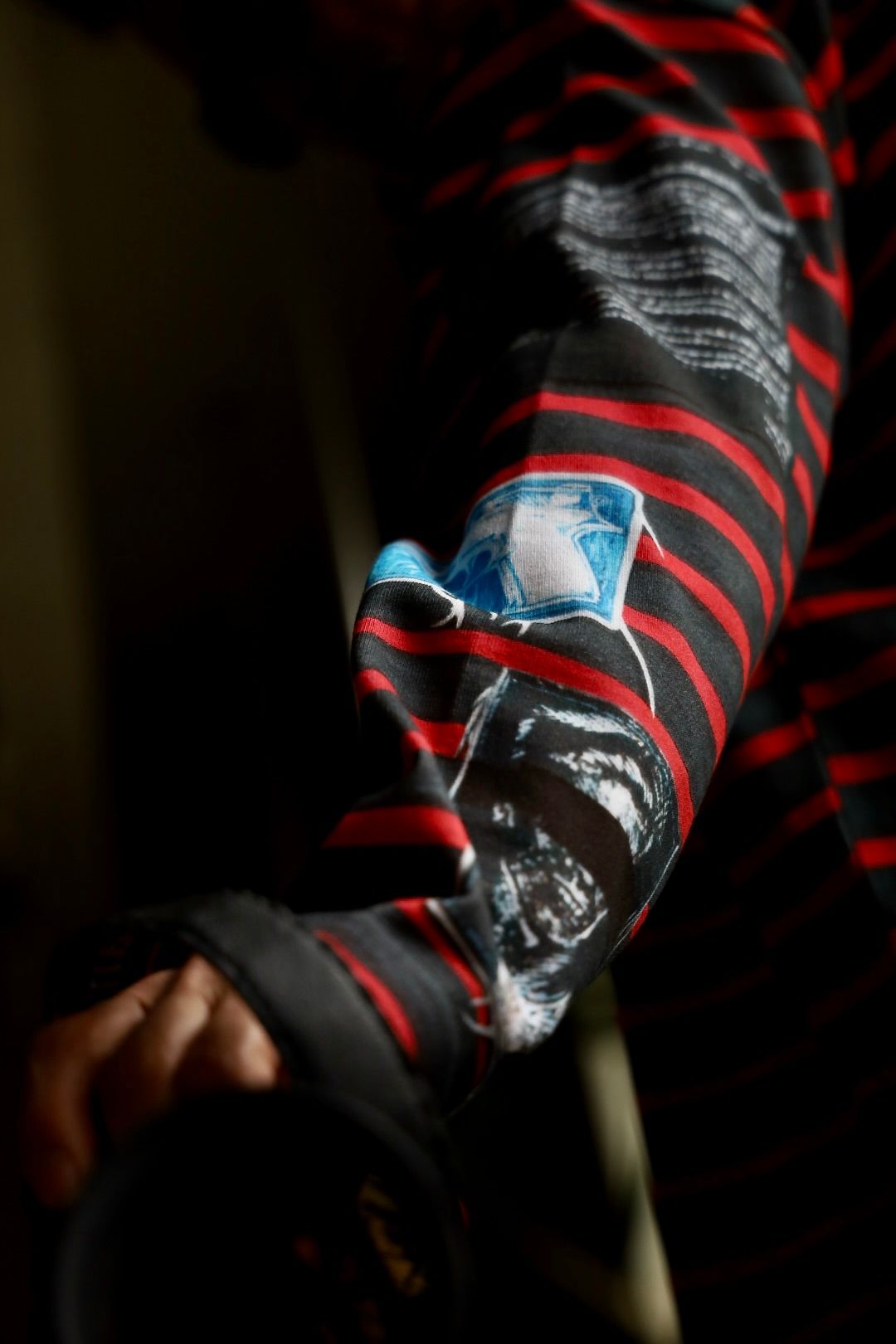 TALKING ABOUT THE ABSTRACTION 25SS "ROF"ART REPLICA MOCK NECKスタイル