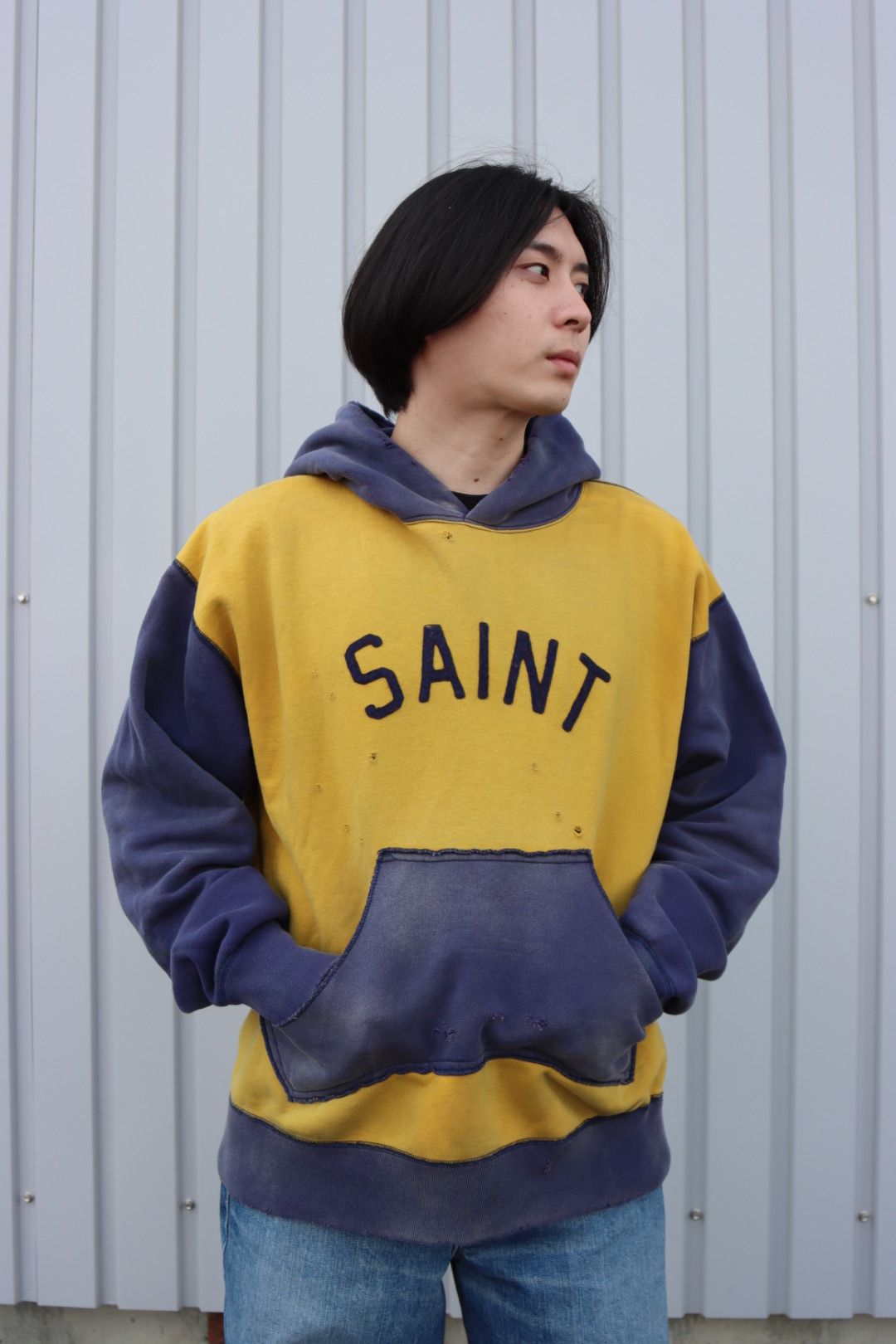 ©SAINT M×××××× フェルトフーディーYELLOW×NAVY style
