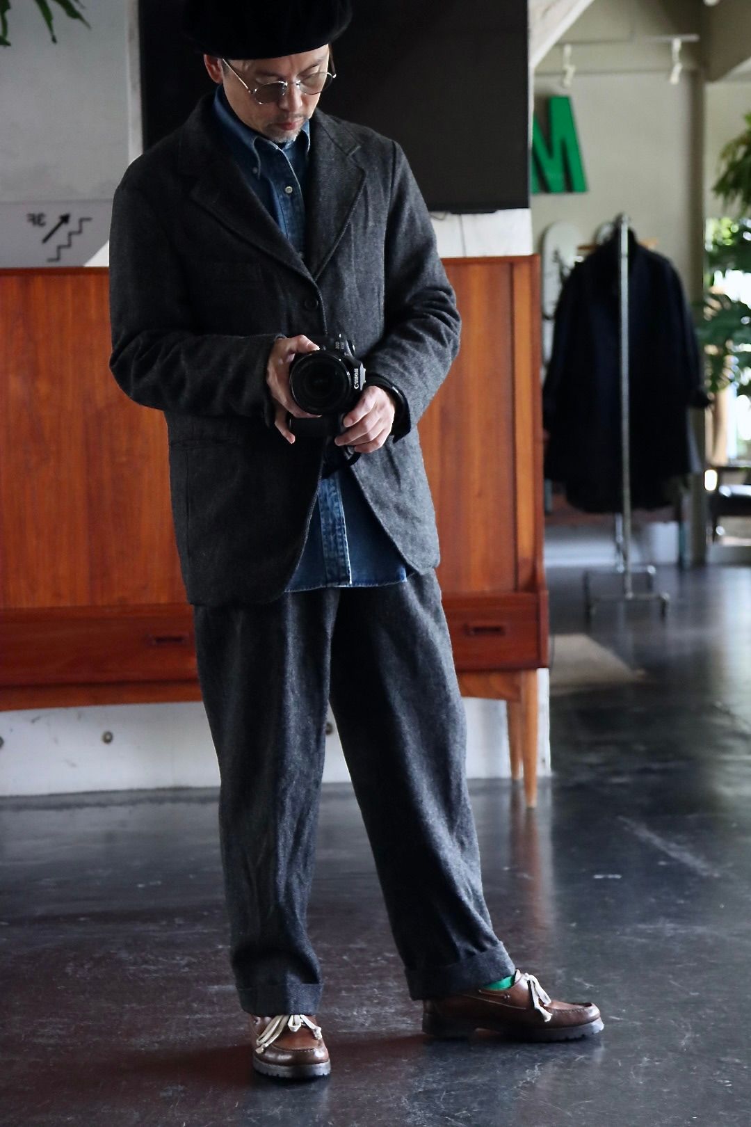 アプレッセ22FW Tweed Tailored Jacket"CHARCOAL"スタイル