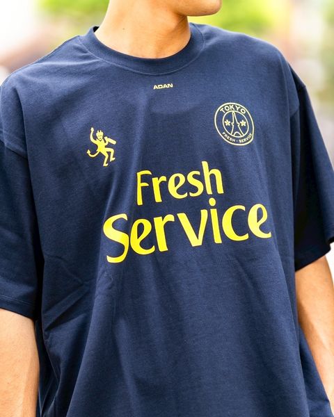 FreshService CORPORATE PRINTED S/S TEE “FOOTBALL” MARKスタイル