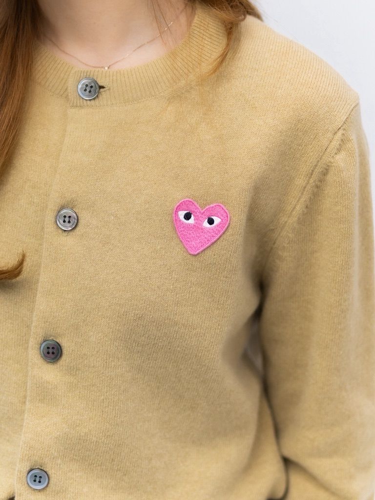 PLAY COMME des GARCONS ROUND NECK CARDIGAN PINK EMBLEM style.2026.9.22