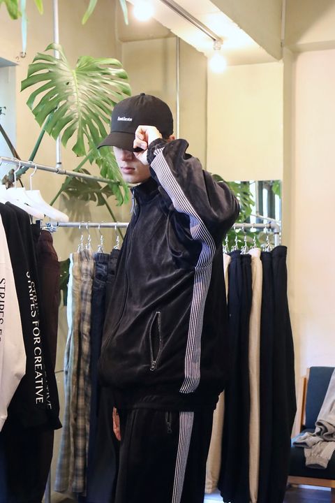 S.F.C 新作VELOUR TRACK JACKET"BLACK"スタイル