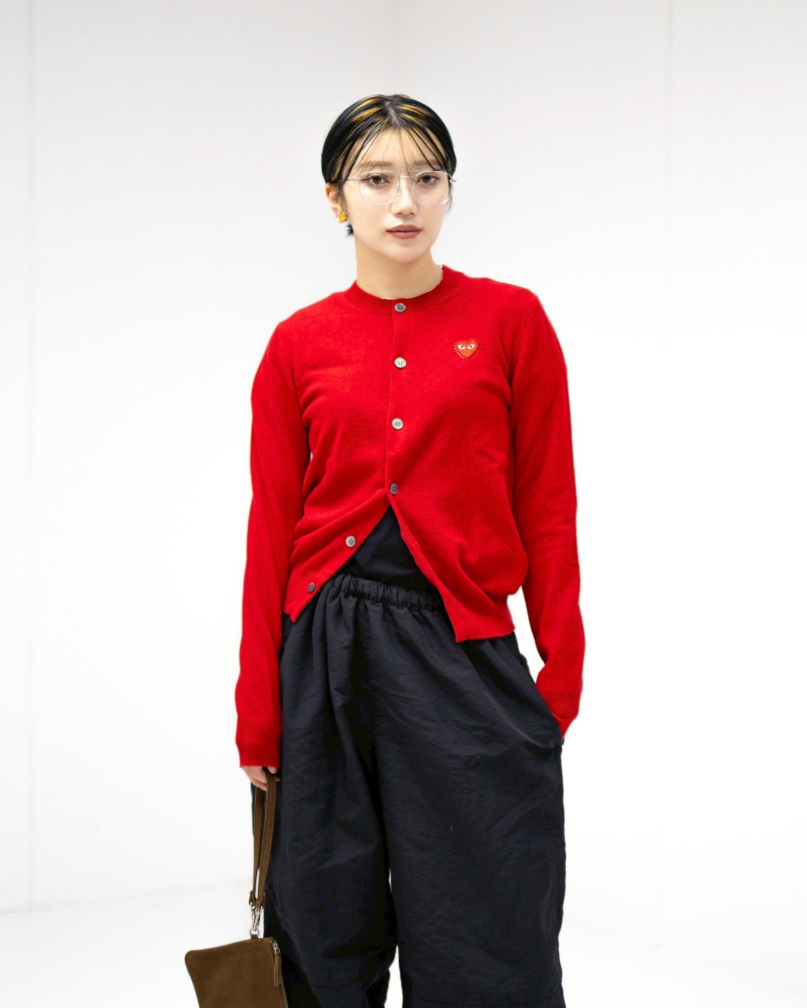 プレイコムデギャルソン ROUND NECK RHINESTONE CARDIGAN (RED/RED HEART)