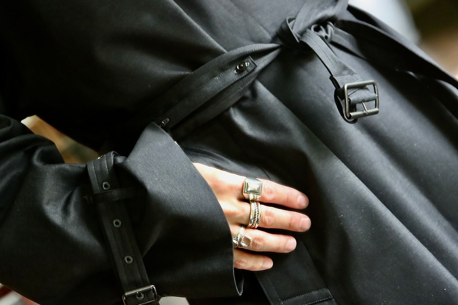 blurhms Gabardine Double Belt Trench Coatスタイル.2022.7.24.