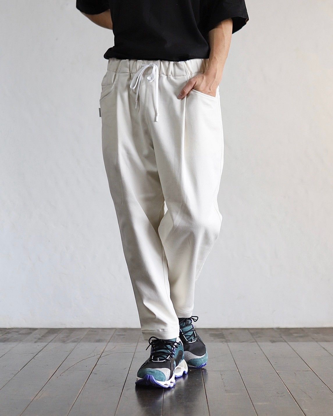 S.F.C 24SS CROPPED TAPEREDE  EASY PANTS  (SFCSS24P01)Off White