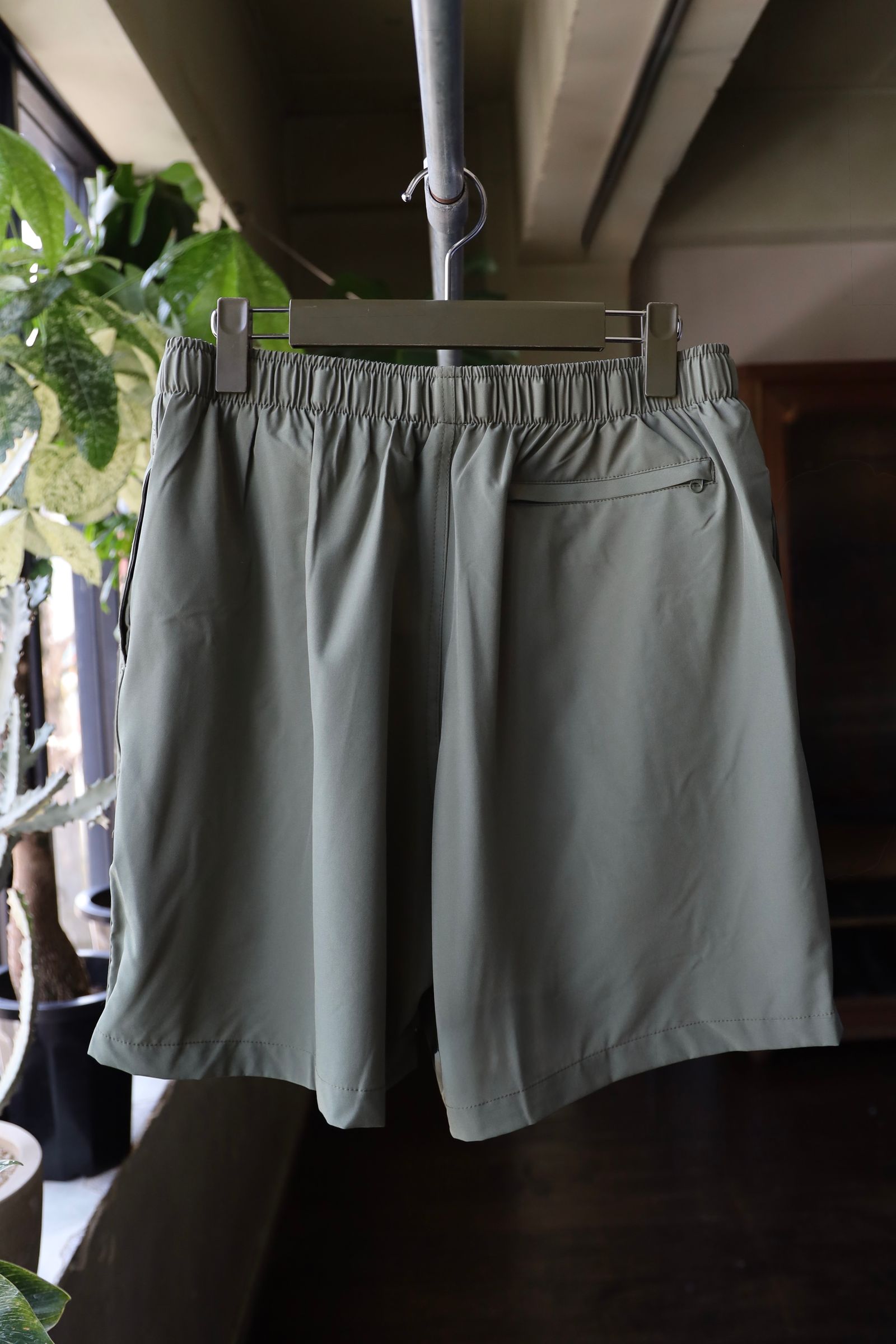フレッシュサービス ALL WEATHER SHORTS (KHAKI)