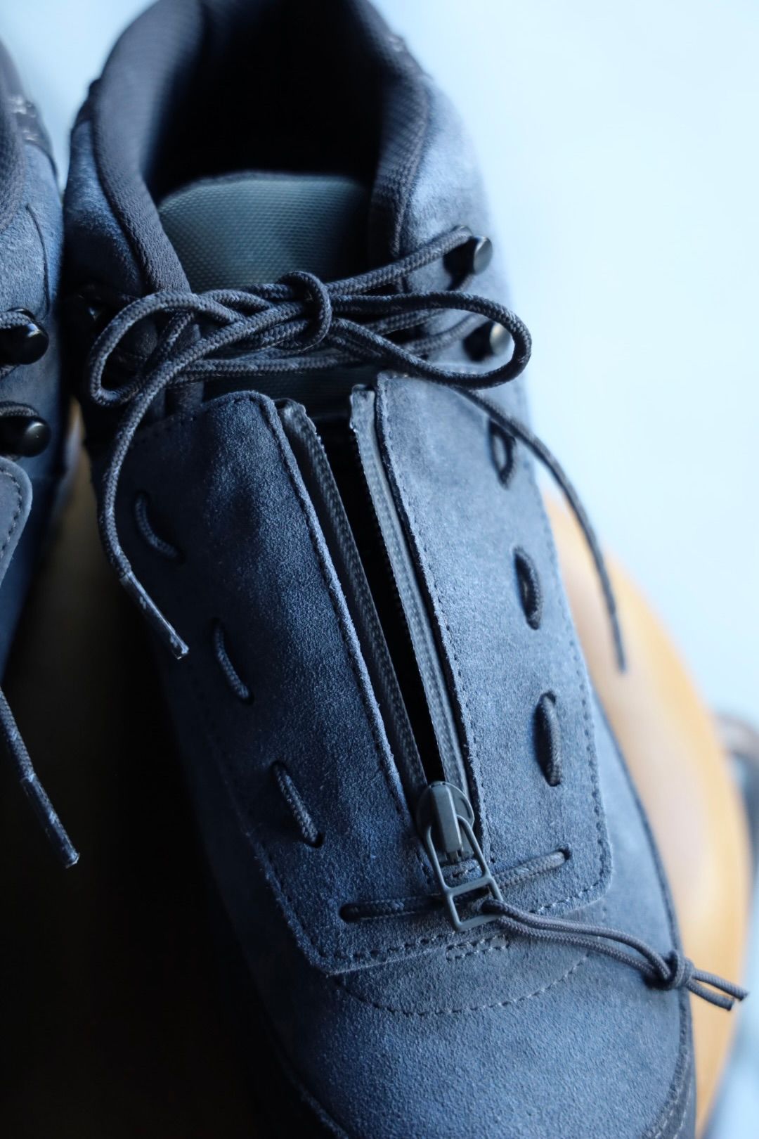 イズネス 25AW FLOW-MID SHOES is-ness×SUICOKE(25AW_40_1007AWSHOES01)GRAY×CHARCOAL☆新作発売！