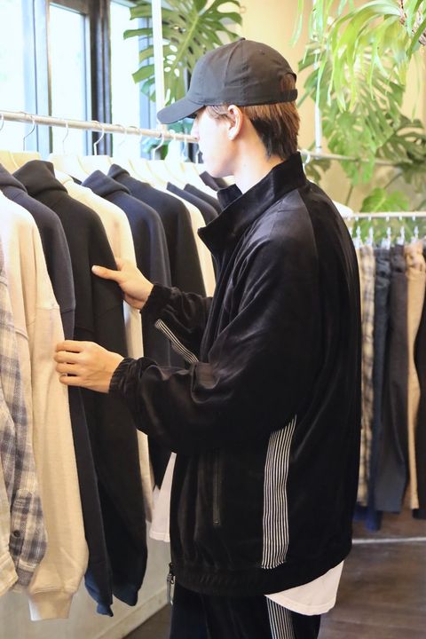 S.F.C 新作VELOUR TRACK JACKET"BLACK"スタイル