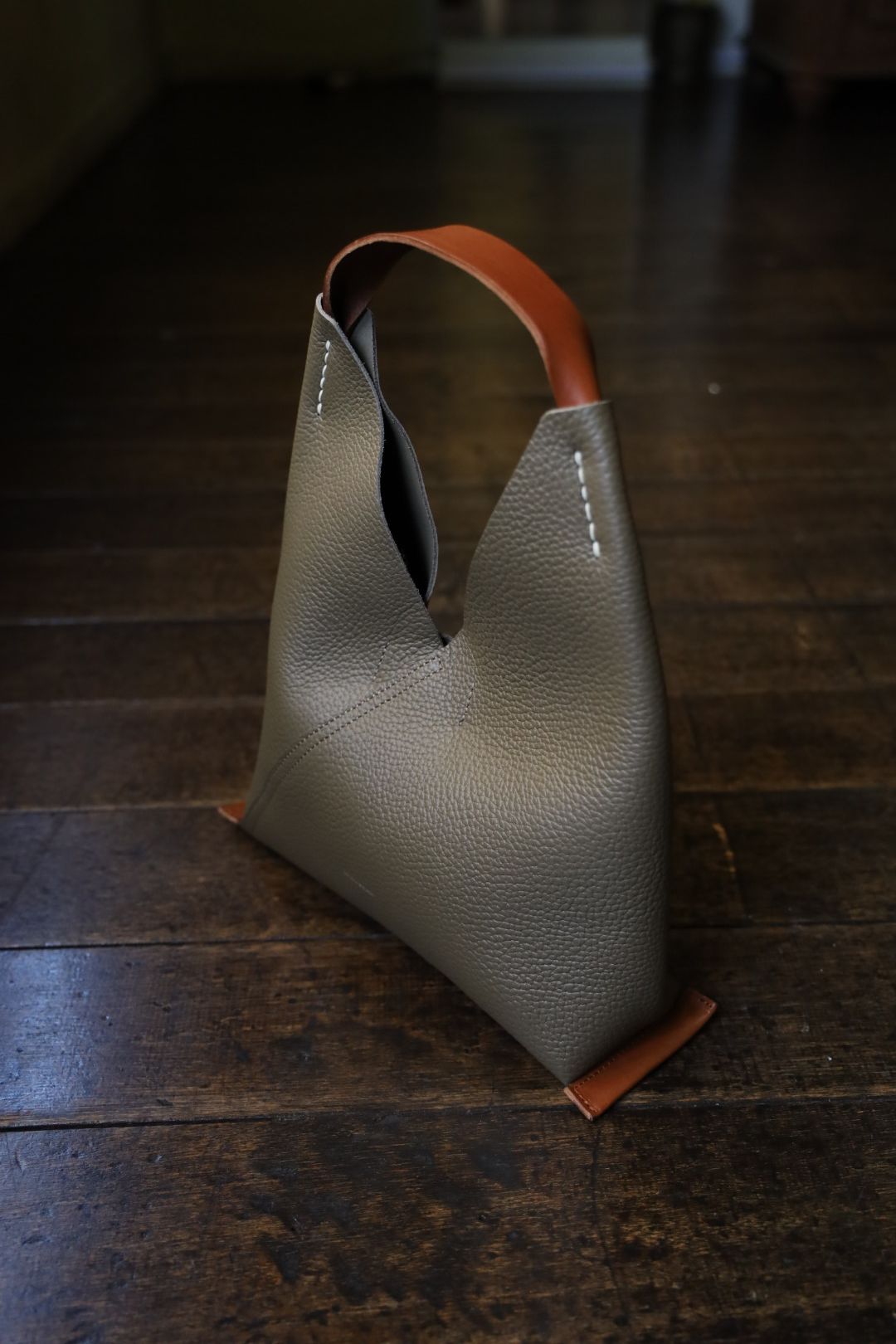 エンダースキーマ バッグtriangle bag(wt-rb-trb)taupe☆12月7日(土)発売！