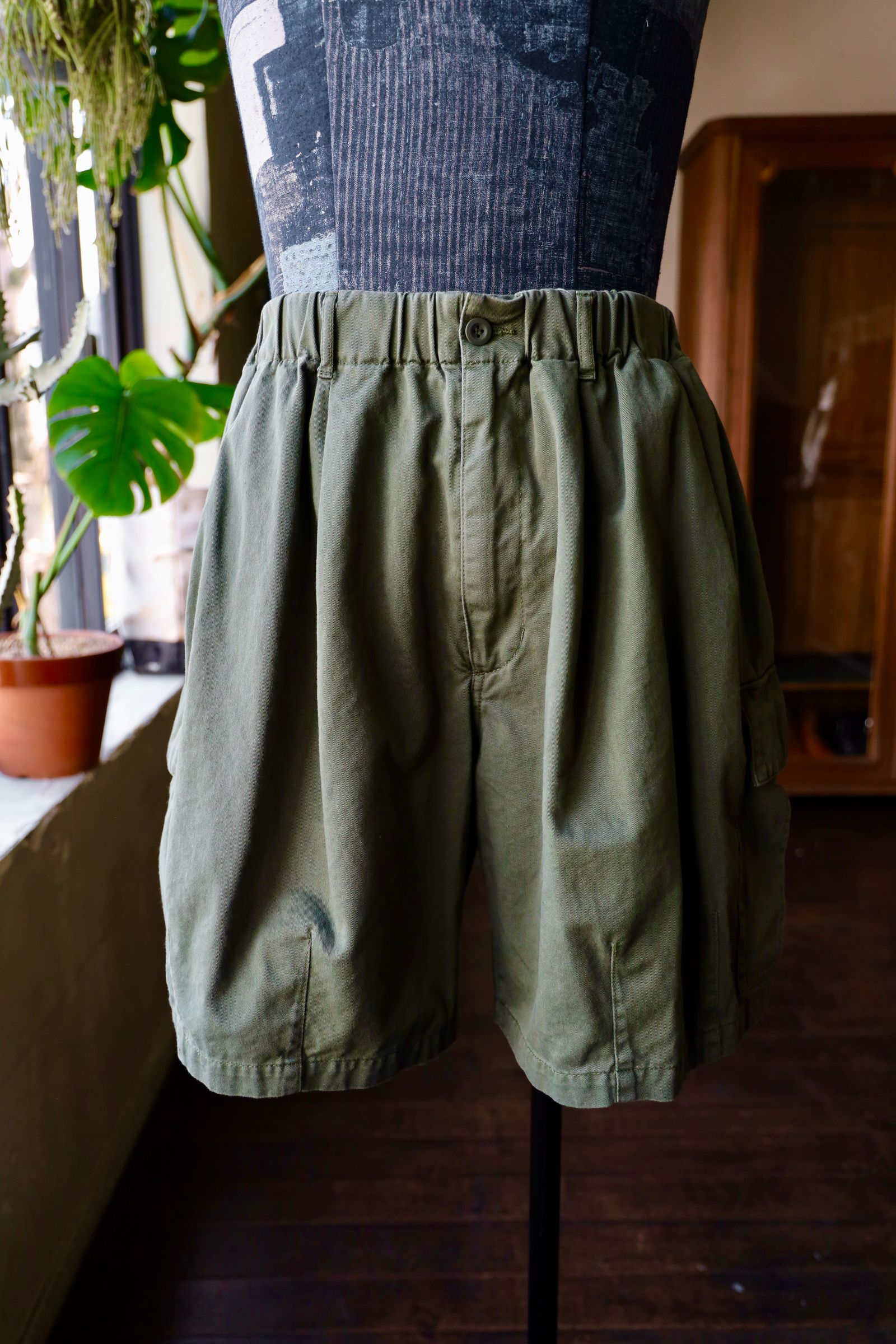イズネス25SS BALLOON EZ CARGO SHORTS(1005SSPT04)KHAKI☆発売！