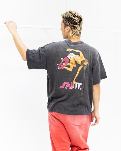 SAINT Mxxxxxx SKATE SS T-SHIRT スタイル！