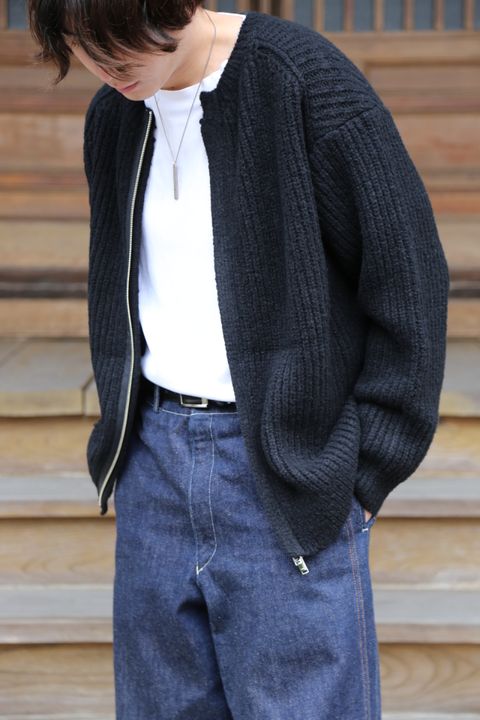 YOKE 20awより、3G BACK ZIP RIB CREW NECK BLACK style.2020.9.12.