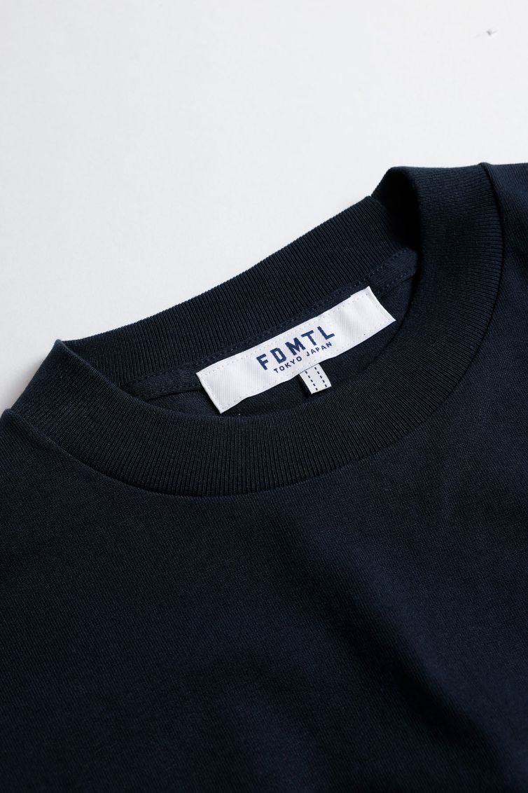 ファンダメンタル Tシャツ CIRCLE PATCH TEE(FA25/TE13)NAVY