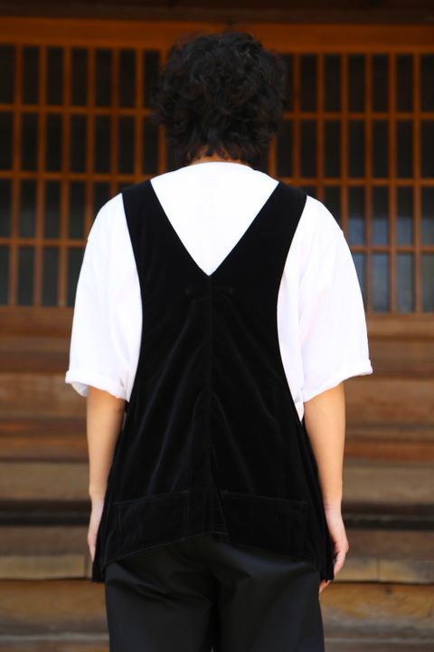 doublet CUT OFF VELVET VEST(21AW09VE13) style. 2021.07.25.