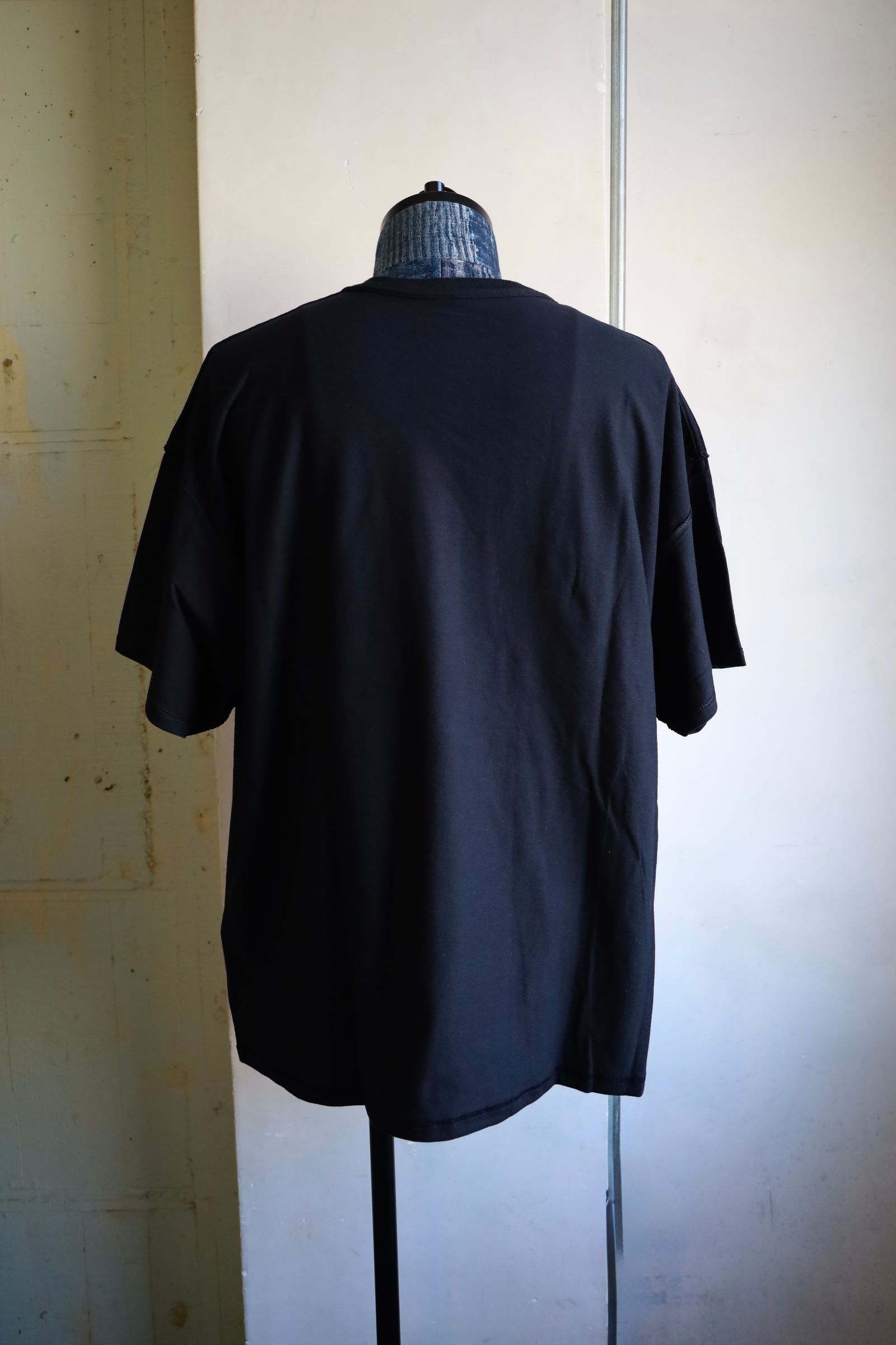 イズネスミュージック HOUSE T-SHIRT(IMP5_26_HOUSE5ST01)BLACK