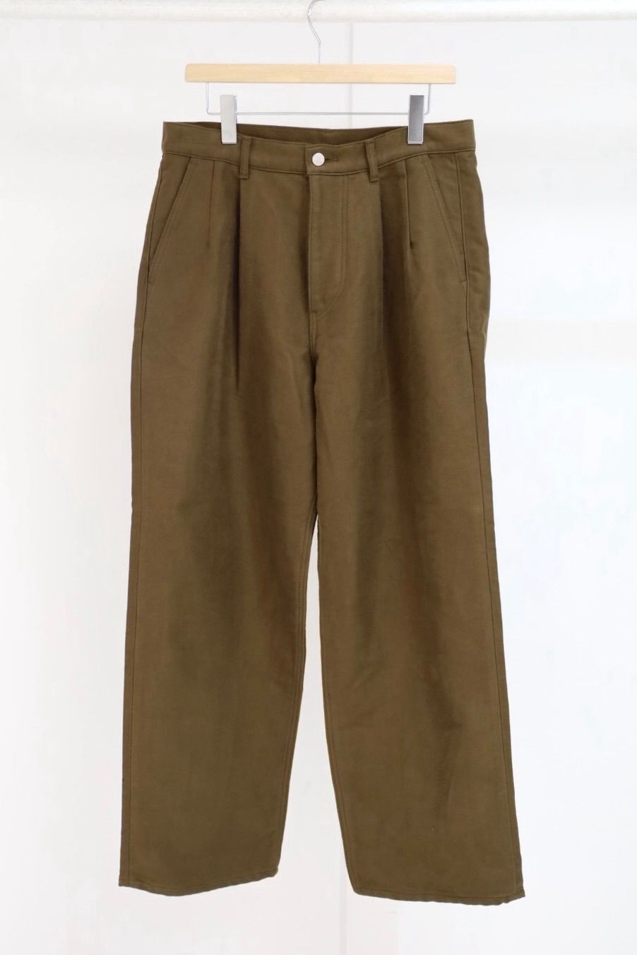 グラフペーパー Cotton Double Serge Two Tuck Tapered Pants(GM263-40451)BROWN