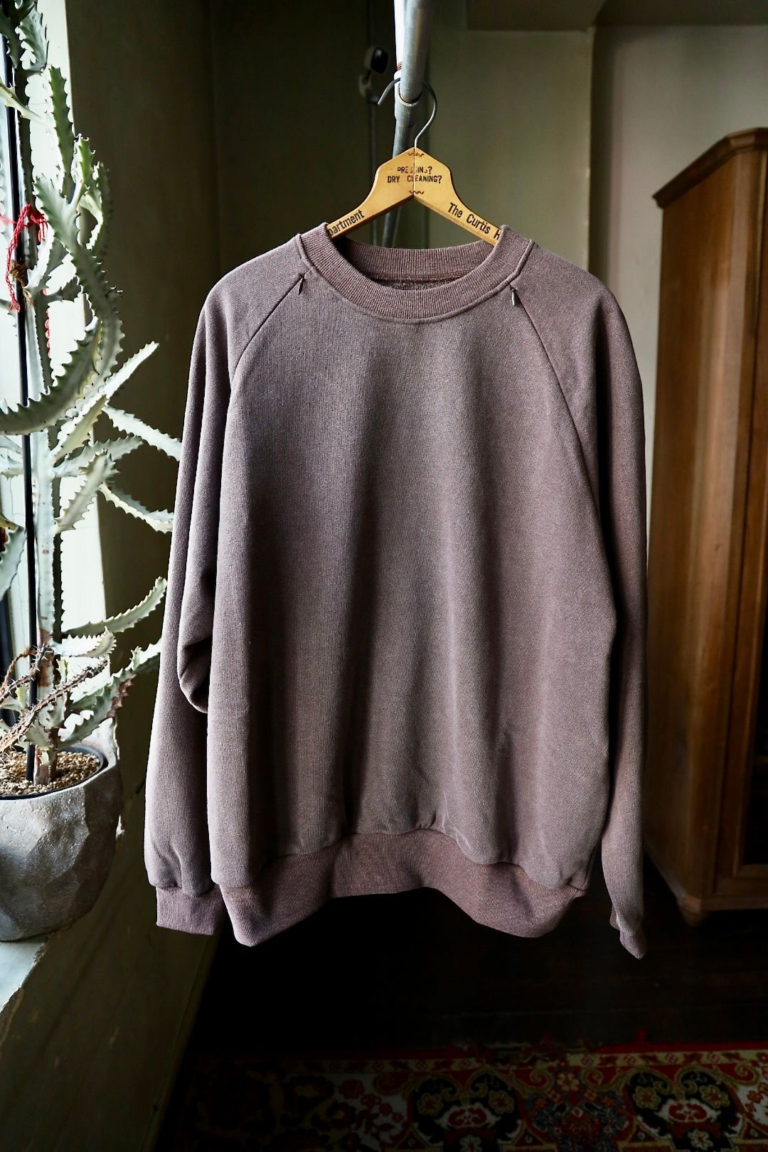 イズネス 26SS Ventilated Sweatshirt (26SS_13_1008SSSW01)BROWN☆新作発売！