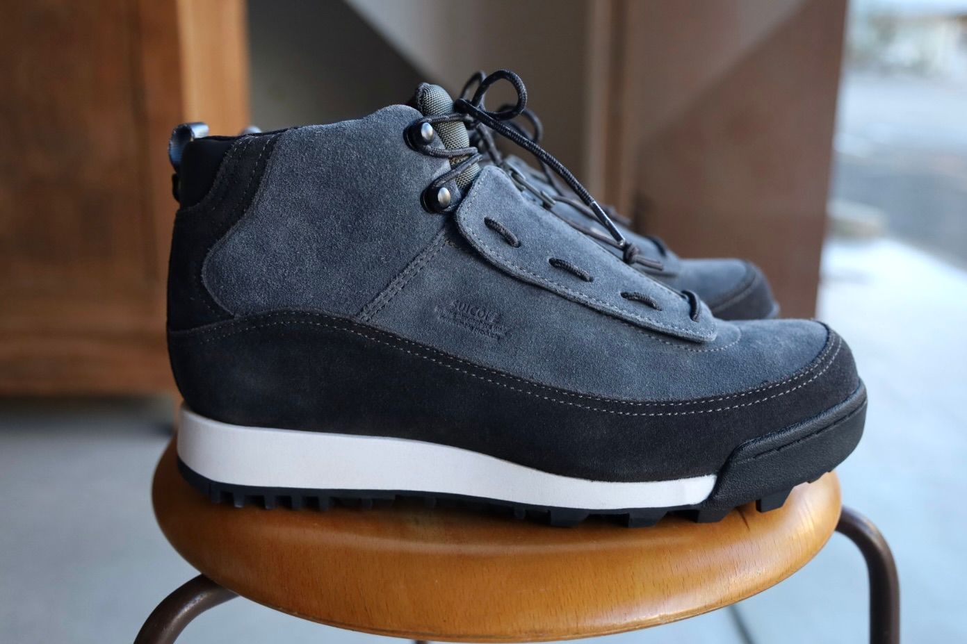 イズネス 25AW FLOW-MID SHOES is-ness×SUICOKE(25AW_40_1007AWSHOES01)GRAY×CHARCOAL☆新作発売！