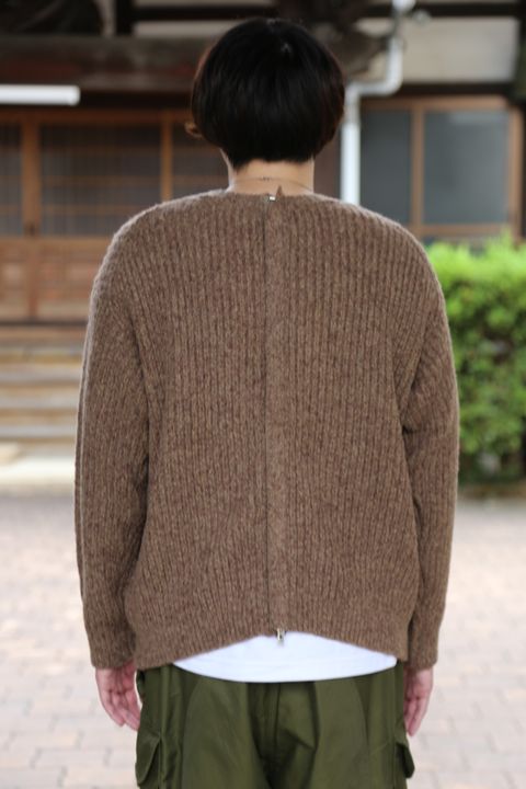 YOKE 20awより、3G BACK ZIP RIB CREW NECK BEIGE style.2020.9.12.