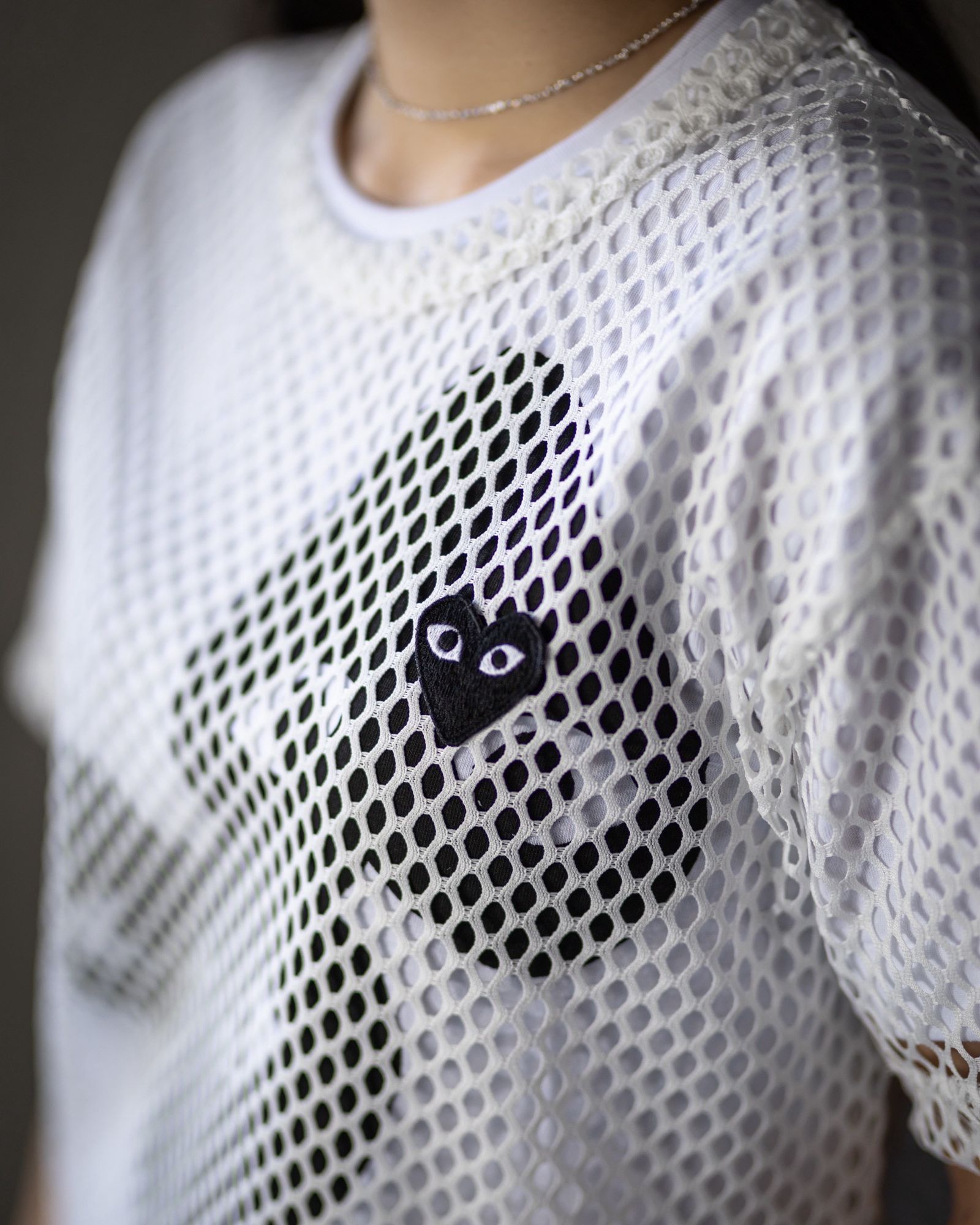 PLAY COMME des GARCONS  BLACKエンブレムメッシュTシャツ style.2025.12.13