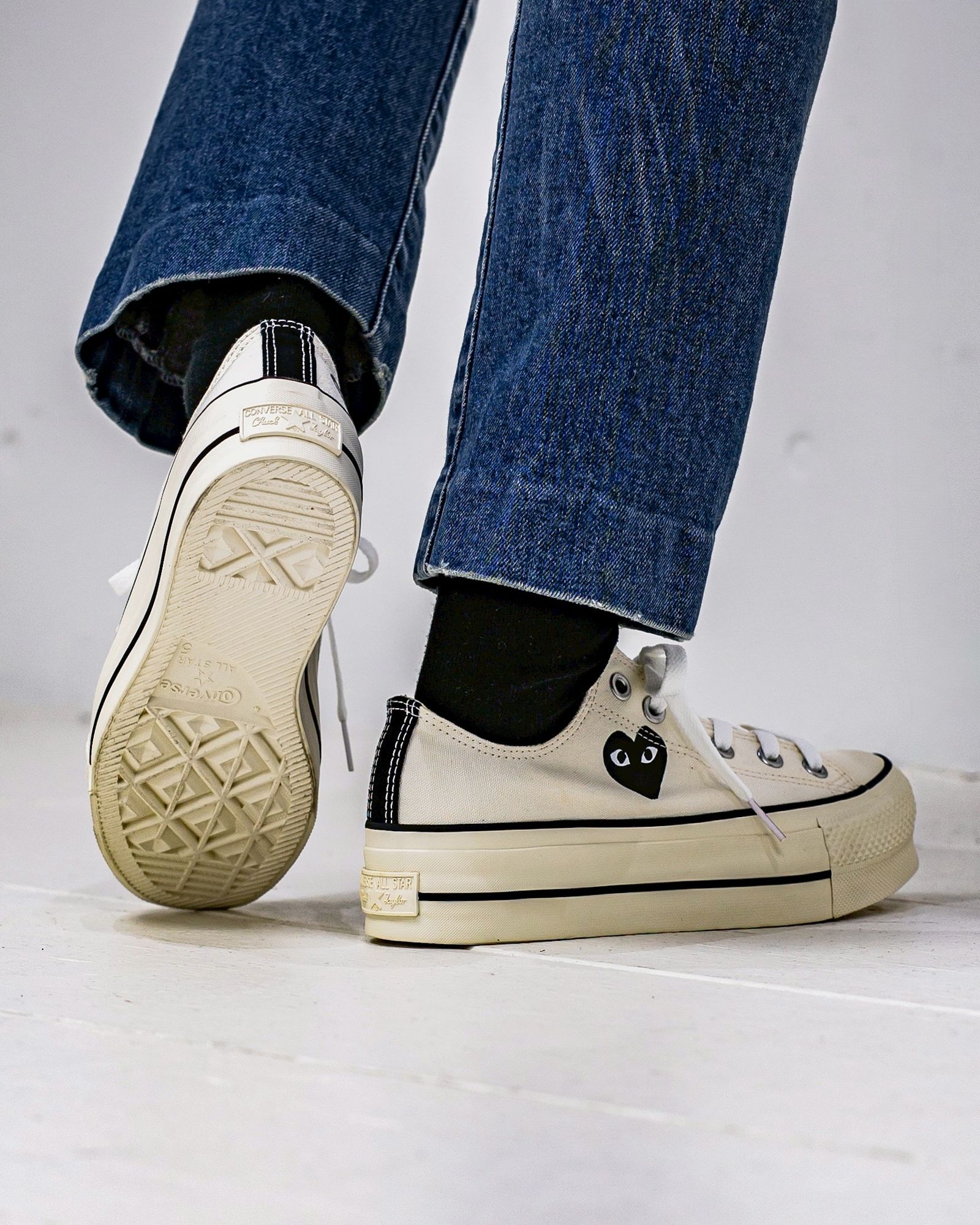 PLAY COMME des GARCONS V-NECK CARDIGAN style.2025.11.12