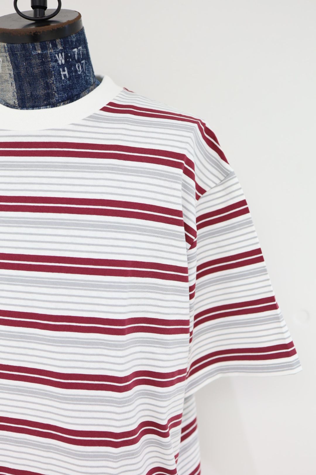 is-ness 26SS Border T-Shirt(26SS_47_1008SSCS01-B)WHITE x WINE☆新作発売！