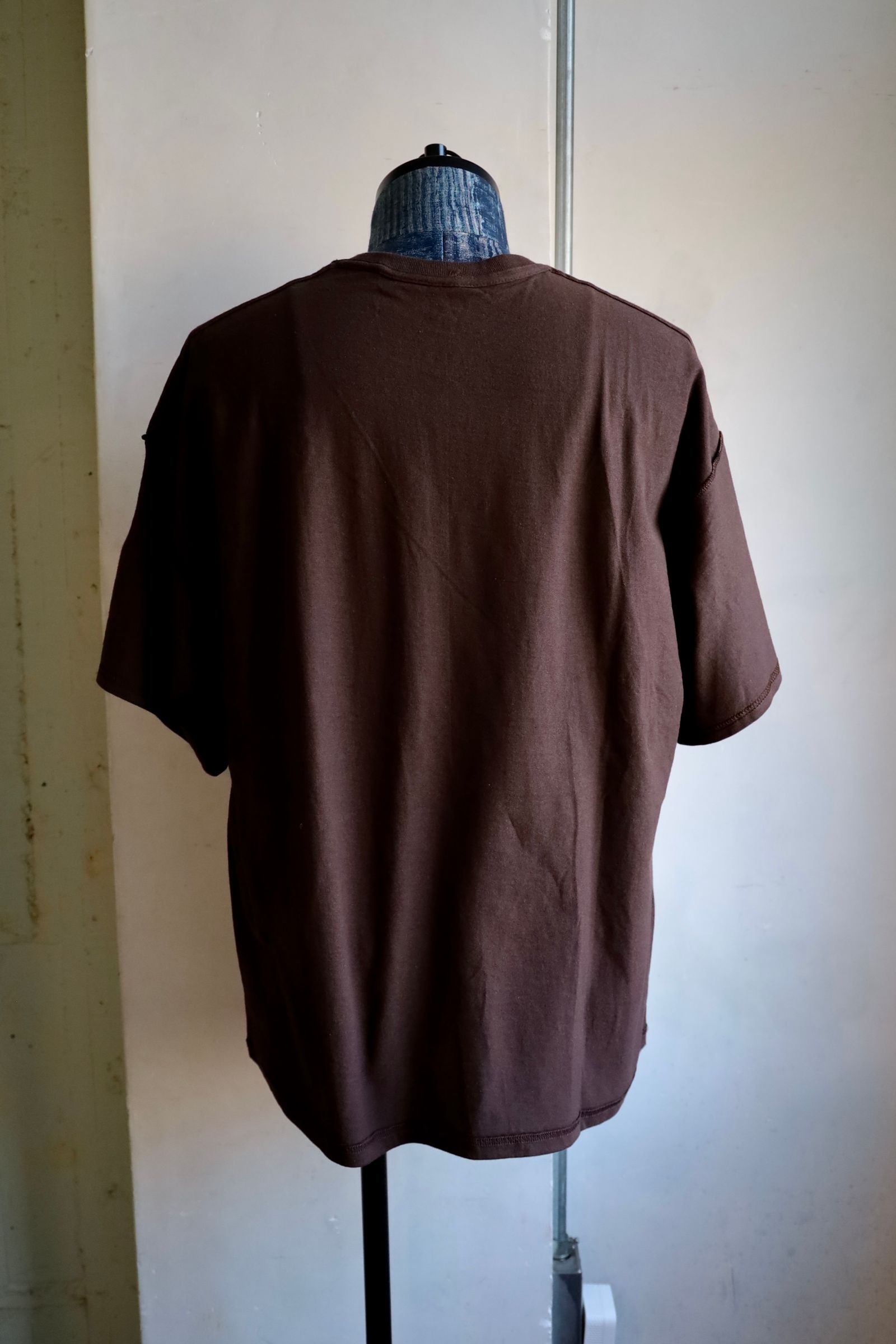 イズネスミュージック CHILL OUT T-SHIRT(IMP5_29_CHILLOUT5ST01)BROWN
