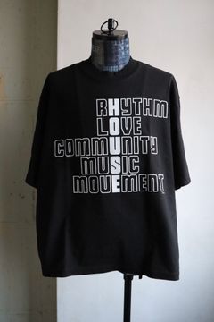 イズネスミュージック 25SS HOUSE RHYTHM T-SHIRT(IMP5_07_HOUSERHYTHMT01)BLACK