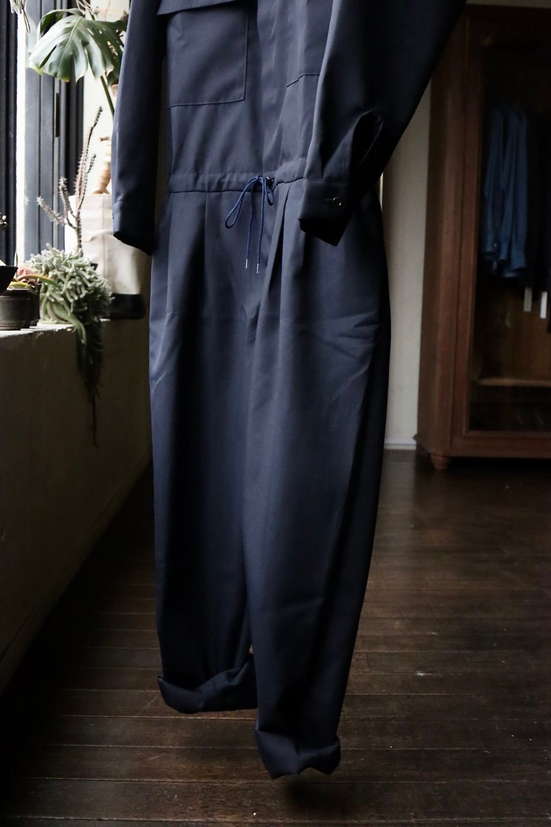 is-ness イズネス24SS GABARDINE JUMPSUIT(1006SSJUNPE01)NAVY