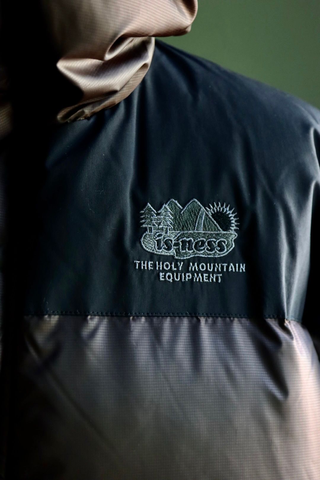イズネス 23AW FUNCTIONAL DOWN JACKET is-ness×NANGA (1005AWDOWNJK01)BROWN
