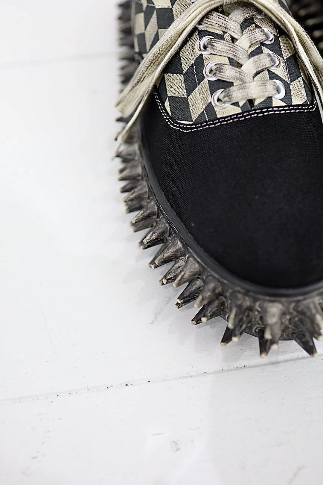 doublet 26ASS スニーカーDIRTY SPIKE CANVAS SNEAKER (26SS76FT68)BLACK☆12月13日(土)発売！