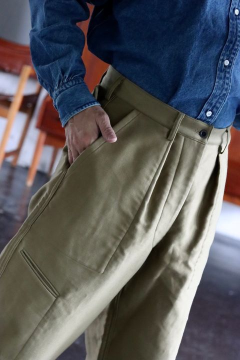 blurhms22FW Work Cardigan Jacket & Utility Back side Trousersスタイル.2022.8.14.