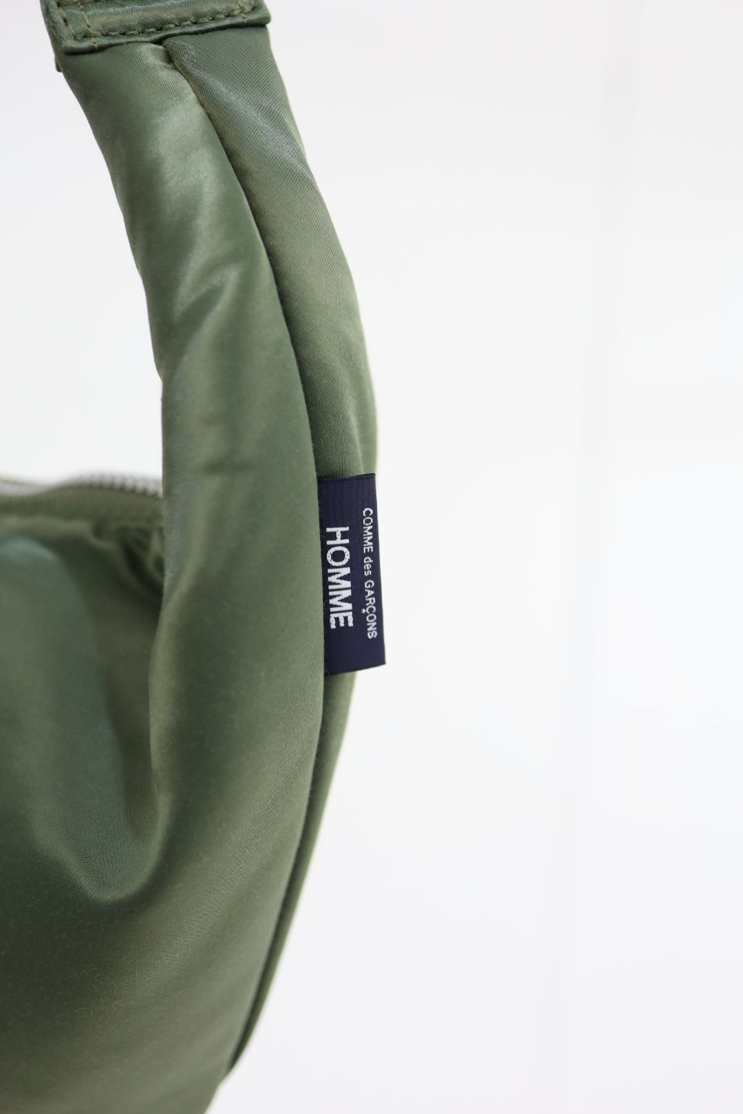 コムデギャルソンオム HOMMEロゴ限定 綿ナイロンショルダーバッグ(HP-K206-051)KHAKI☆12月13日(土)新作発売！