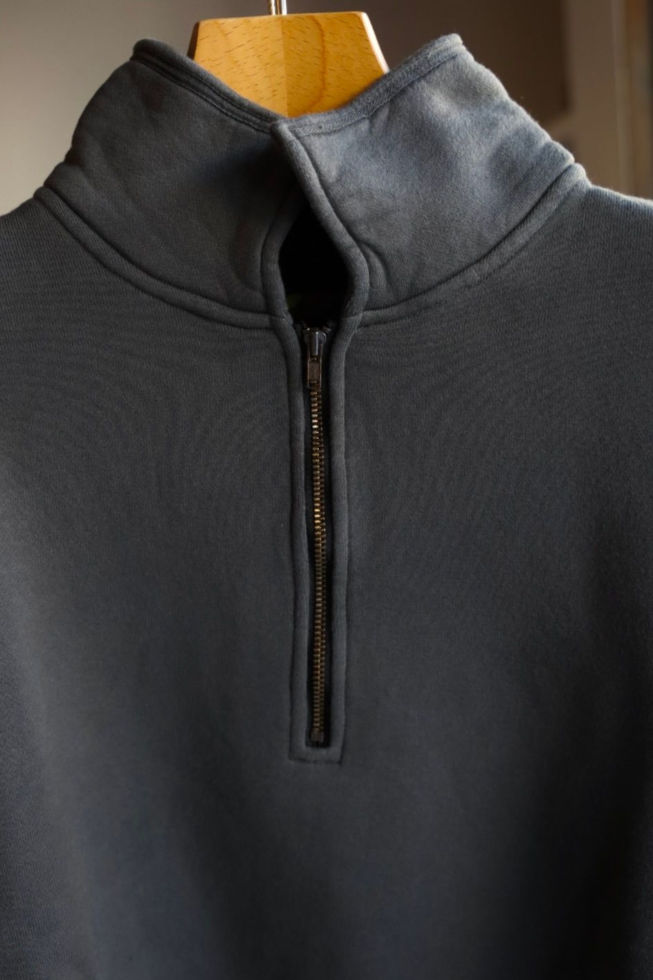 イズネス 25AW PIGMENT DYED ZIP SWEATSHIRT(25AW_08_1007AWCS04)BLACK☆新作発売！