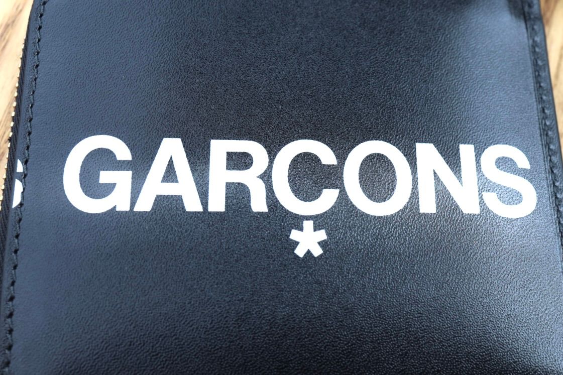 コムデギャルソン 財布 Wallet Huge Logo (8Z-T031-051-1)BLACK☆4月11日再入荷！