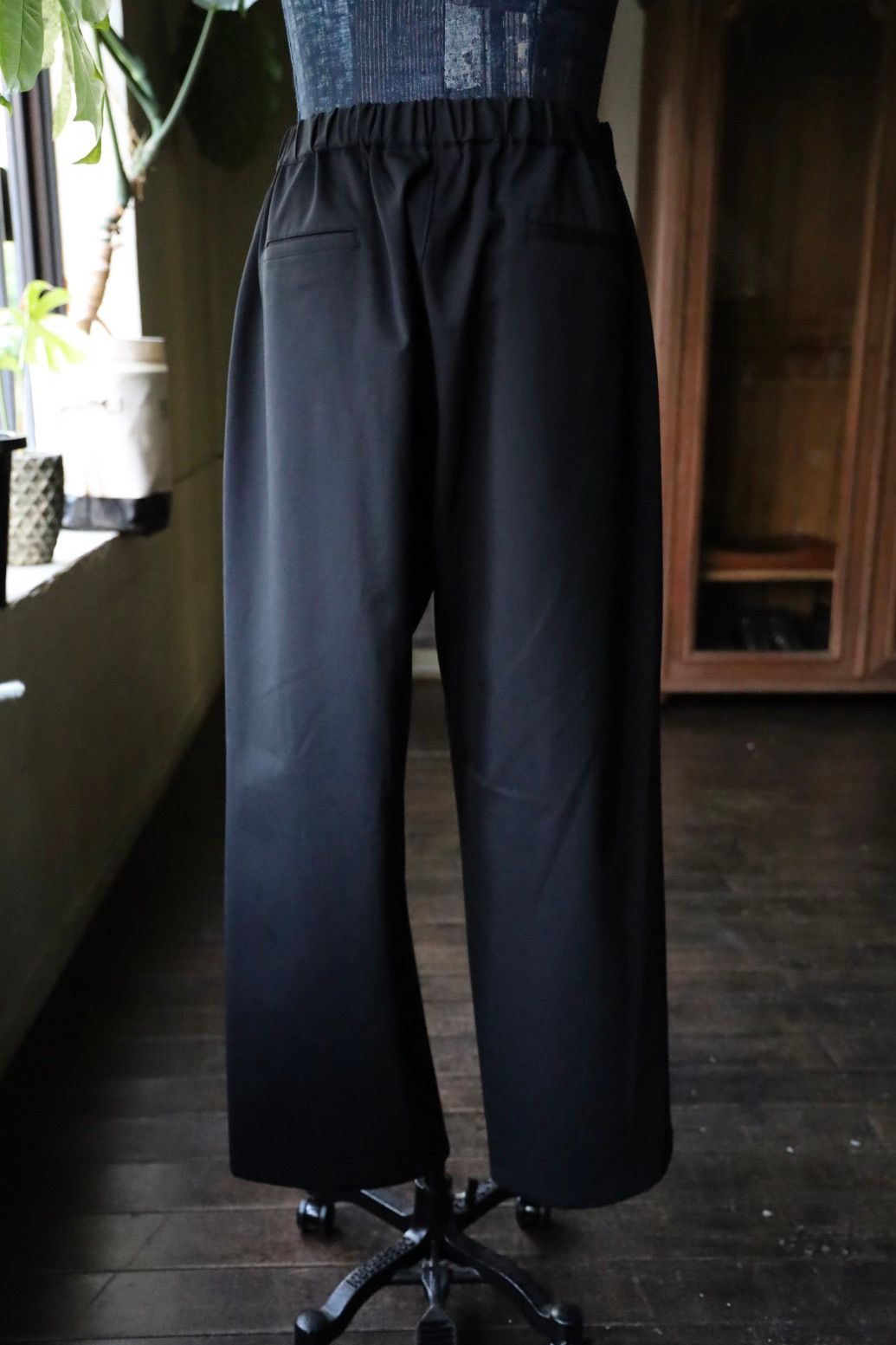 グラフペーパー25AW Compact Ponte Wide Chef Pants (GM253-40041B)BLACK ☆7月12日(土)発売！