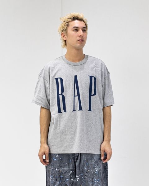 イズネスミュージック 26SS RAP T-SHIRTS(ISNESS MUSIC×DJ SHOTA)(IMP7_15_RAPT01)GRAY☆新作発売！