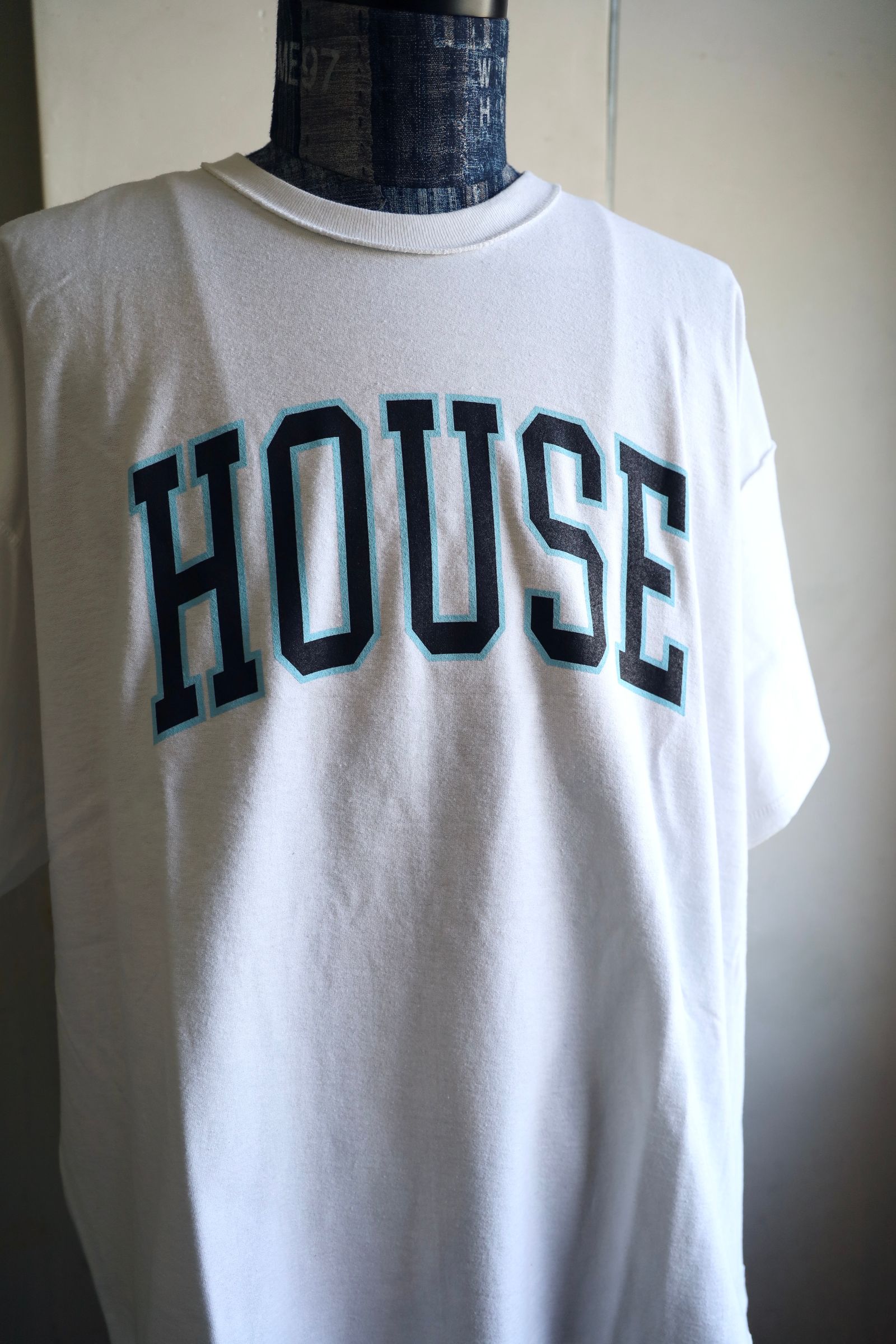 イズネスミュージック HOUSE T-SHIRT(IMP5_26_HOUSE5ST01)WHITE
