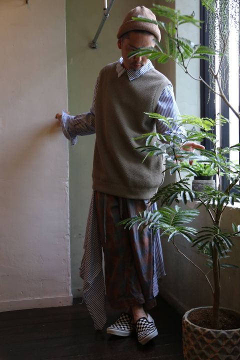 crepuscule モスステッチベスト"GRAYBEIGE"スタイル 2019.5.22.
