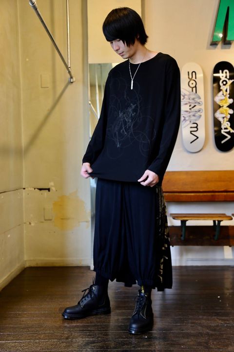 Yohji Yamamoto 丸首長袖カマキリ柄カットソースタイル.2019.7.25.