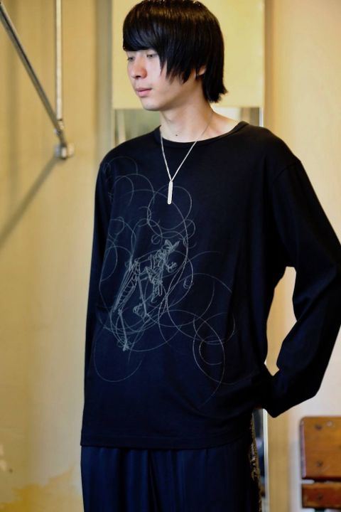 Yohji Yamamoto 丸首長袖カマキリ柄カットソースタイル.2019.7.25.