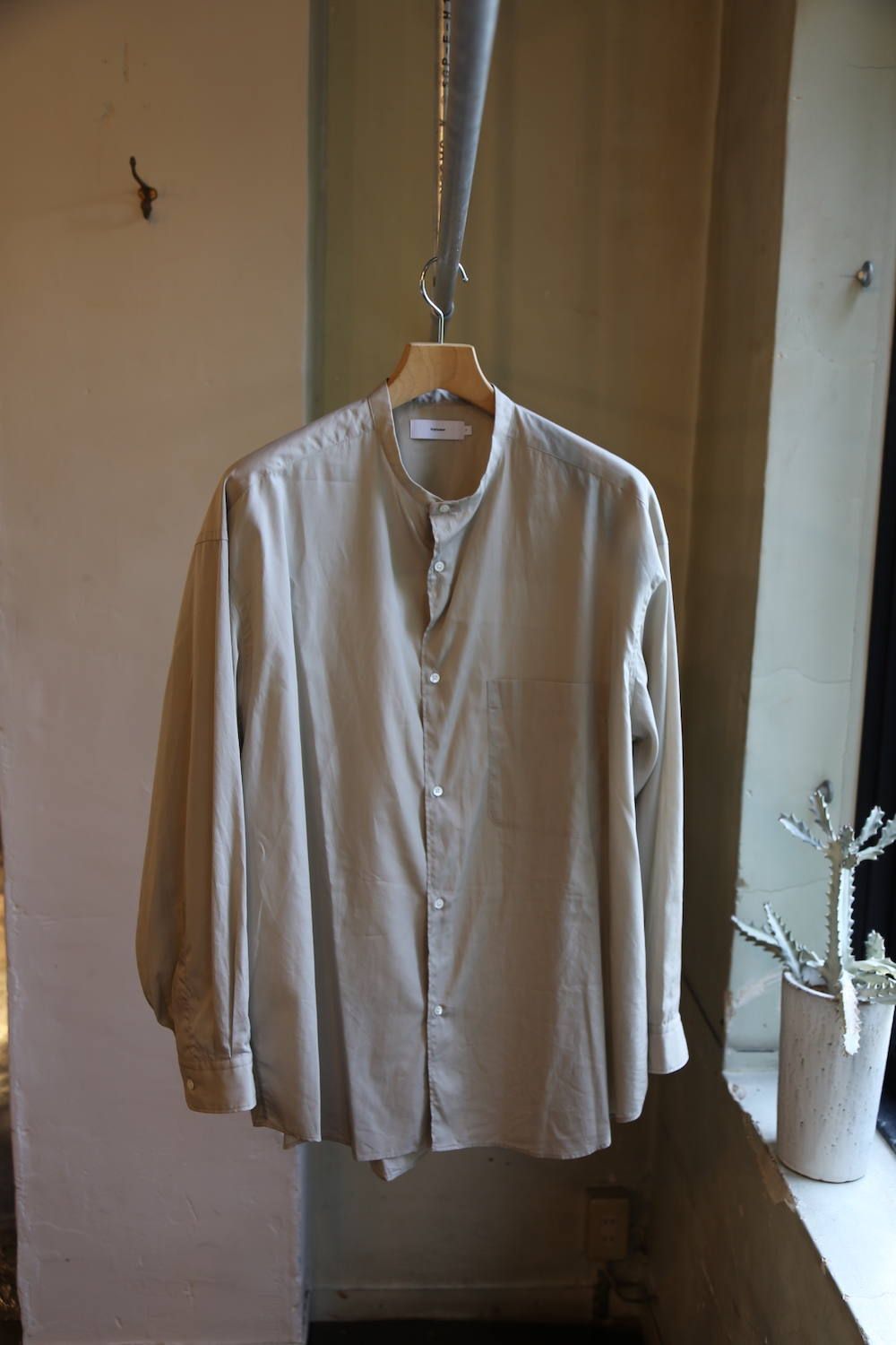Graphpaper Broad Band Collar Oversized Shirt"BEIGE"Style.2019.7.23.