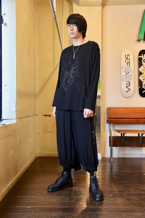 Yohji Yamamoto 丸首長袖カマキリ柄カットソースタイル.2019.7.25.
