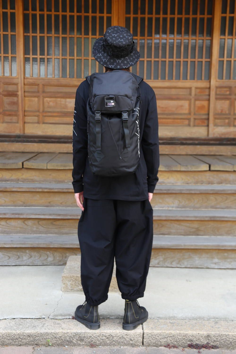 yohji yamamoto 長袖コットン Tシャツ Yohji Yamamoto SS20 シグネチャーロゴ ブラックレギュラーフィットスタイル.2020.4.15.