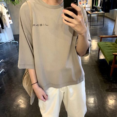 JieDa GEOMETRIC BIG PRINT T-SHIRT "GRAY"スタイル.2020.4.17