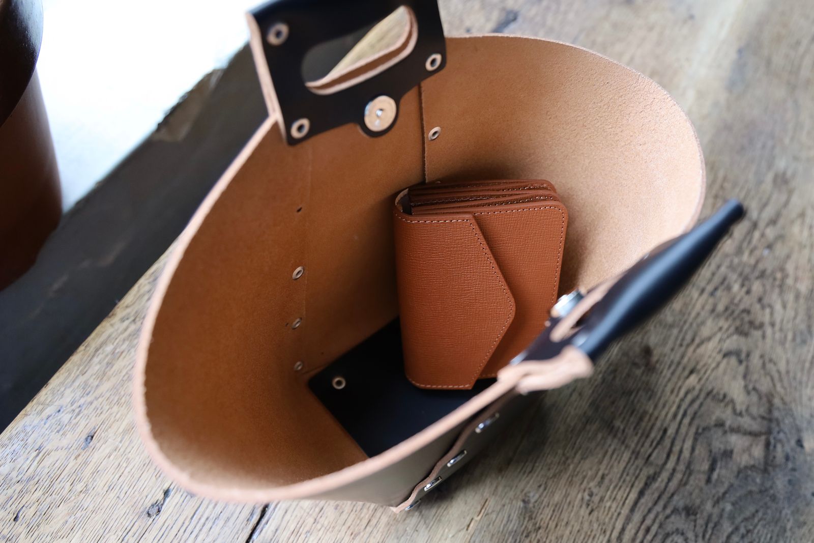 エンダースキーマ  ハンドルバッグ assemble pyramid bag S(vs-rb-aps)black☆3月15日(土)12:00発売！