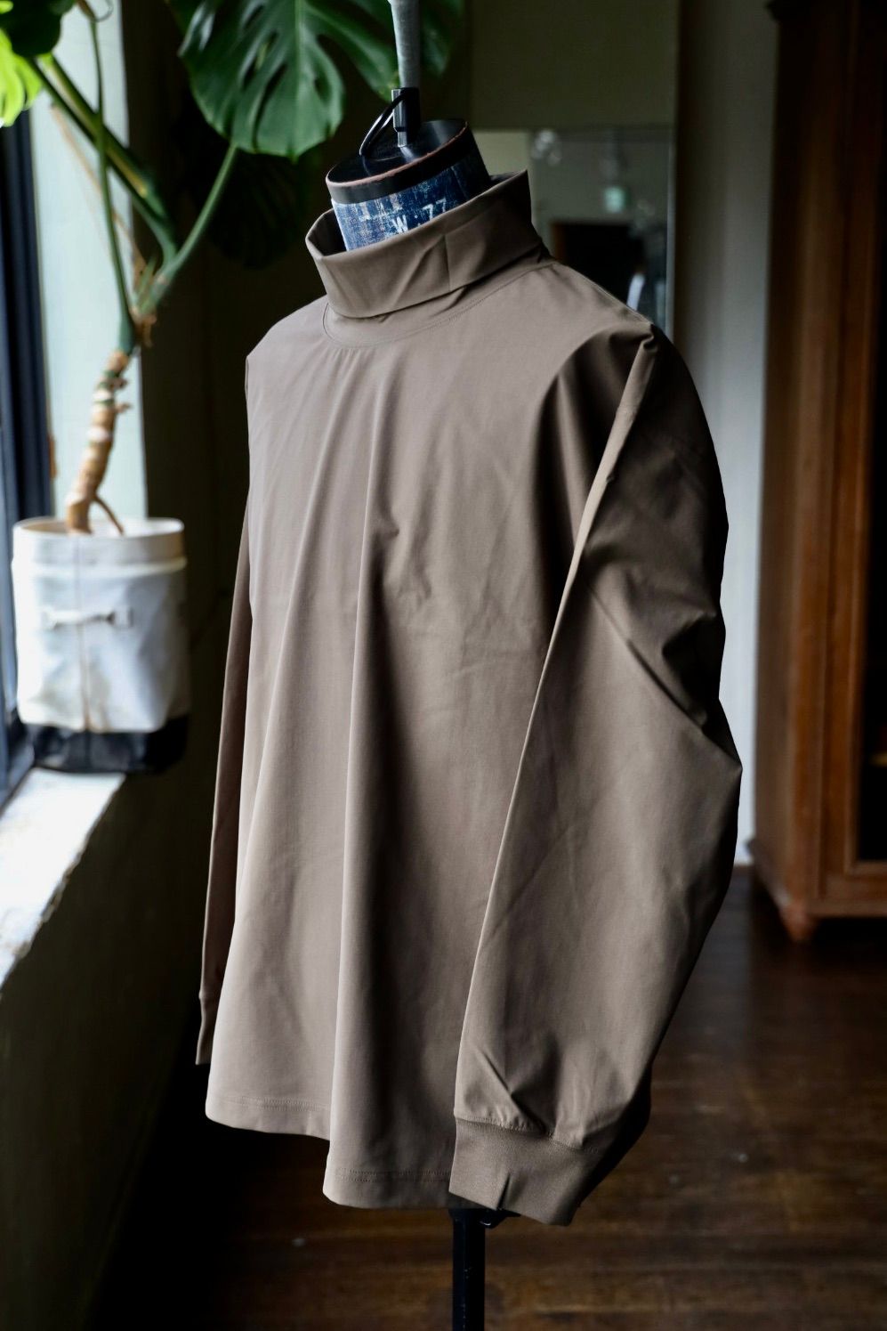 DAIWA PIER39 25FW TECH TURTLE NECK L/S(BE-36025W)BROWNKAHKI