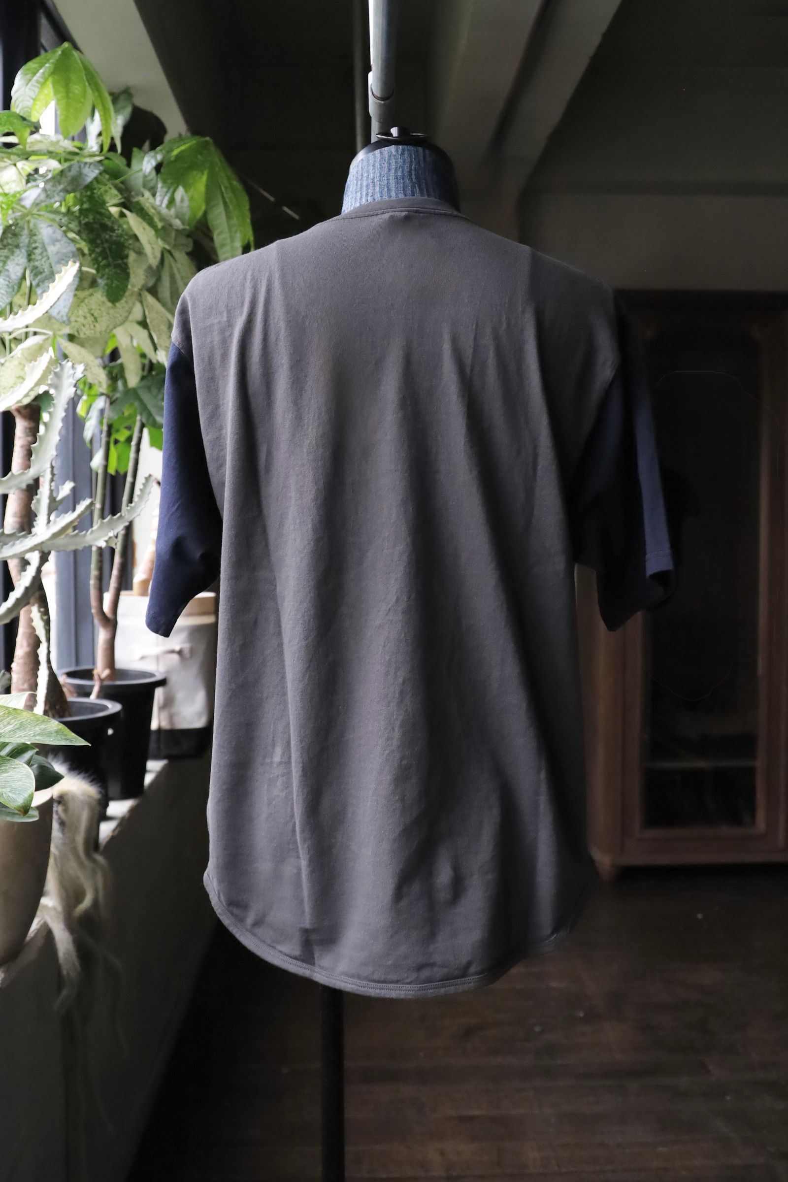 セダンオールパーパス SS25 Henleyneck Baseball Tee(SD25S-CT05)Charcoal×Navy
