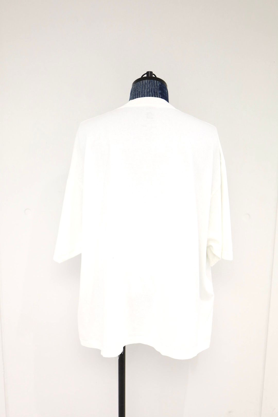 イズネスミュージック 26SS HI-NRG FLOCKY PRINT T-SHIRT(IMP7_28_HI-NRG5ST01)WHITE☆新作発売！